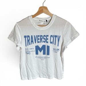 The Laundry Room Traverse City MI Graphic Tee Women’s Small NWT